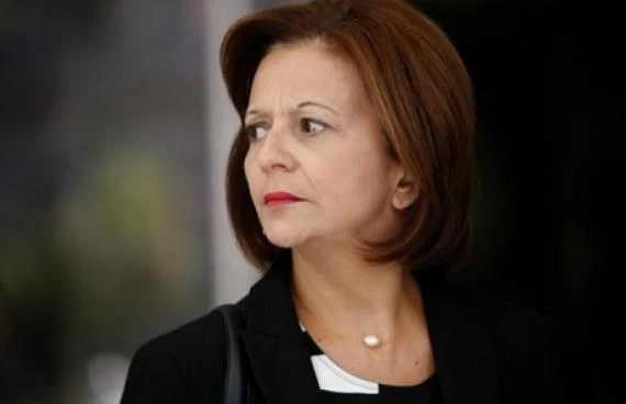 Διπλοθεσίτισσα (;) η υφυπουργός Χρυσοβελώνη